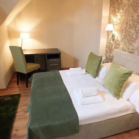 Thanhoffer בית הארחה שיופוק